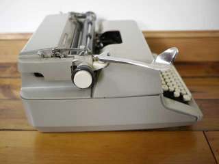   Classic 70s ROYAL 440 Heavy Duty All Metal Manual Typewriter  