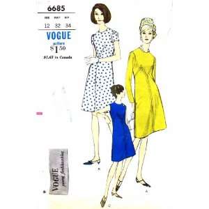  Vogue 6685 Vintage Sewing Pattern A line Dress with Seam 