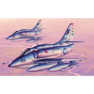    Trumpeter 1/32 A 4F Skyhawk Airplane Model Kit Toys & Games