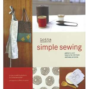  Chronicle Books Simple Sewing 
