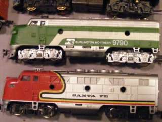 HO Scale Train Car Lot   Engines, Box Cars, Cabooses, Tankers, track 