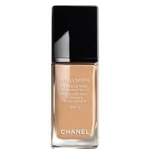 Chanel Vitalumiere 1.oz / 30 ml Promo Size Satin Smoothing 