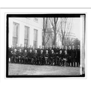  Historic Print (M) Group newspaper men at White House 