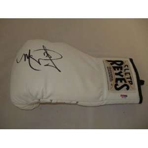 MIGUEL COTTO Signed Cleto Reyes White Boxing Glove PSA   Autographed 