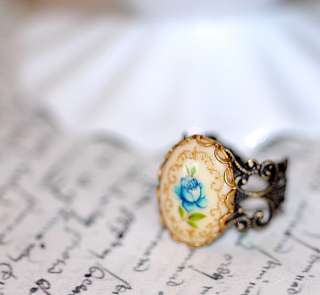 Vintage Cream Glass Flower Cameo Filigree Brass Ring  