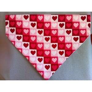  Valentines Day Hearts Over the Collar Dog Scarf Size M 