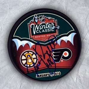   Flyers SIGNED 2010 Winter Classic Face Off PUCK Sports Collectibles