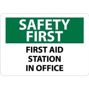  SIGNS FIRST AID STATION IN OFFICE