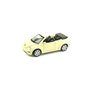  VolksWagen New Beetle Cabriolet 1/25 Yellow Toys & Games