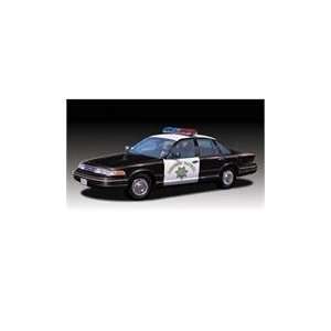   Ford Crown Vic California Highway Patrol Model Kit Toys & Games