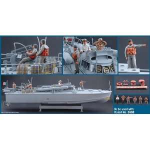  Italeri 1/35 MAS Boat Crew & Accessories Kit Toys & Games