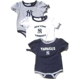  NEWBORN Baby Infant New York Yankees 3pk Girl Onesies 