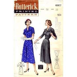  Butterick 6807 Vintage Sewing Pattern Cape Collar Gored 