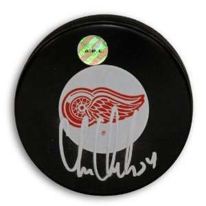 Chris Chelios Autographed/Hand Signed Detroit Red Wings Hockey Puck