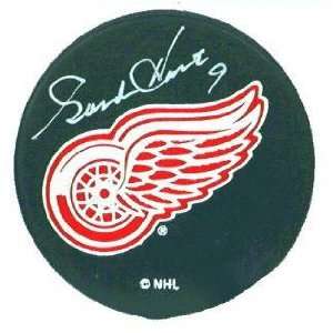 Gordie Howe Autographed hockey puck