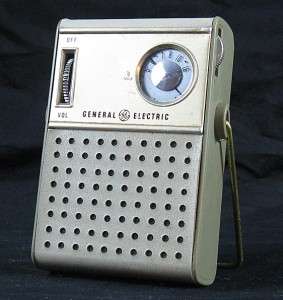 Vintage General Electric P825A Transistor Radio  