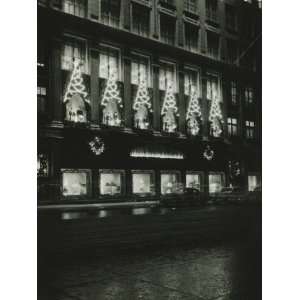  Saks on 5Th Avenue Decorated For Christmas, New York City 