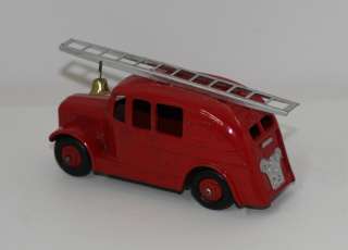DINKY TOYS 250 FIRE ENGINE WITH LADDER EXCEPTIONAL  